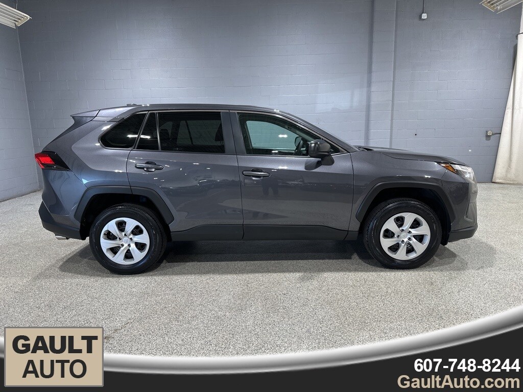 2023 Toyota RAV4 LE photo 2