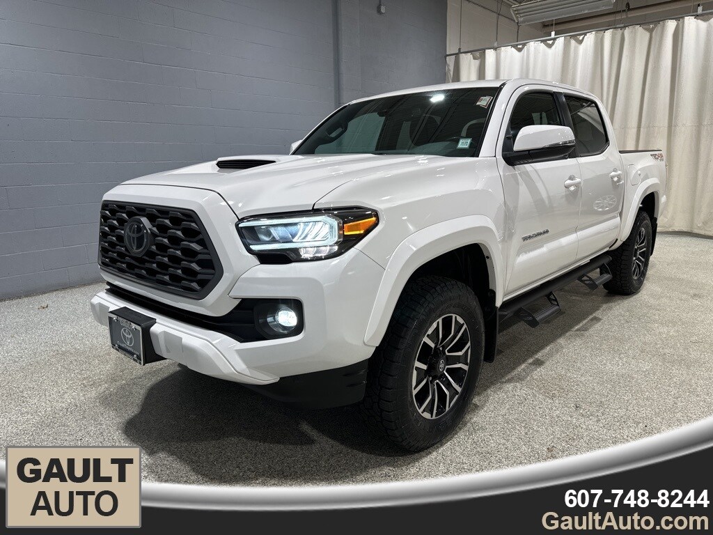 2021 Toyota Tacoma TRD Sport photo 3