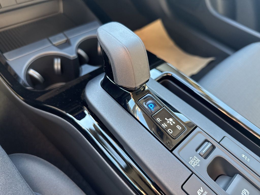 2026 Toyota Prius LE - Photo 12