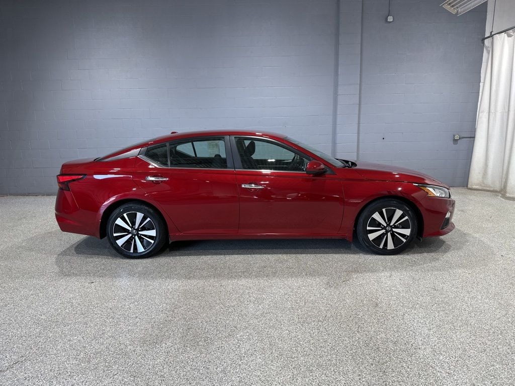 Used 2022 Nissan Altima 2.5 SV Sedan