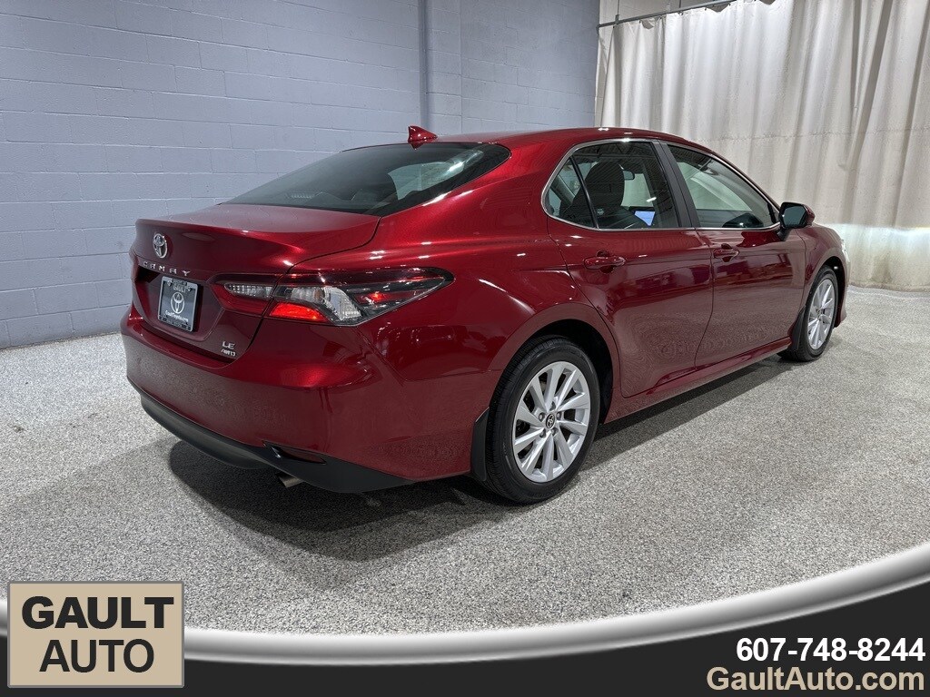 2022 Toyota Camry LE photo 3