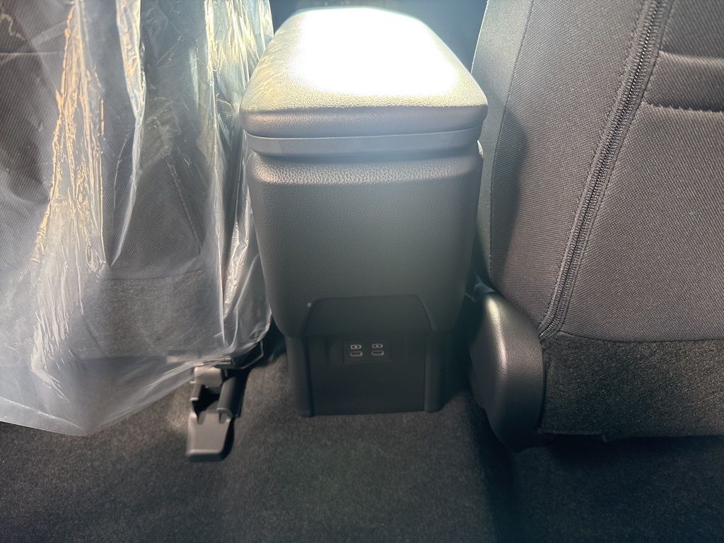 2026 Toyota Prius LE - Photo 14