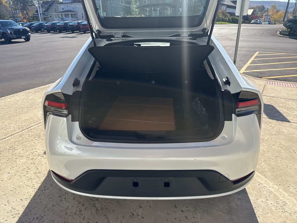 2026 Toyota Prius LE - Photo 15