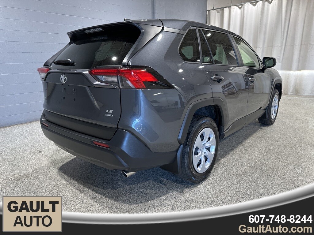 2023 Toyota RAV4 LE photo 2