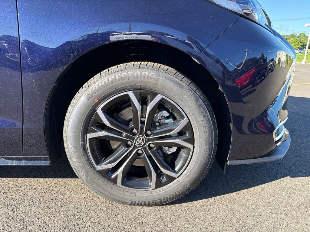 New 2026 Toyota Sienna Platinum Minivan/Van