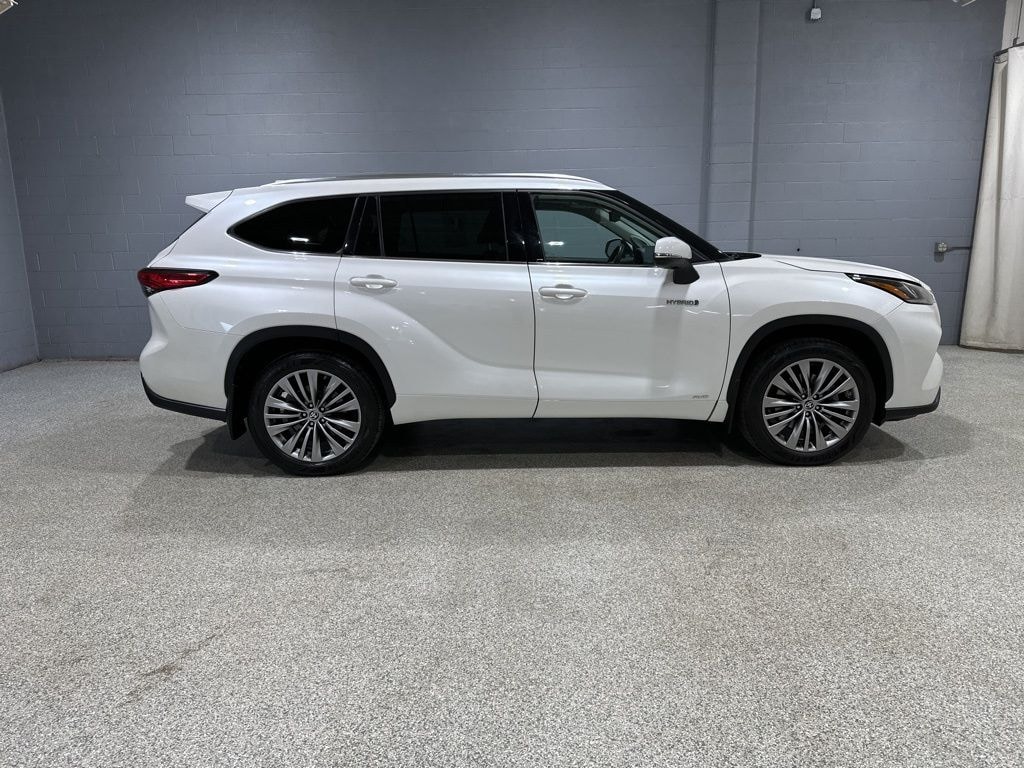 Used 2020 Toyota Highlander Hybrid Platinum SUV