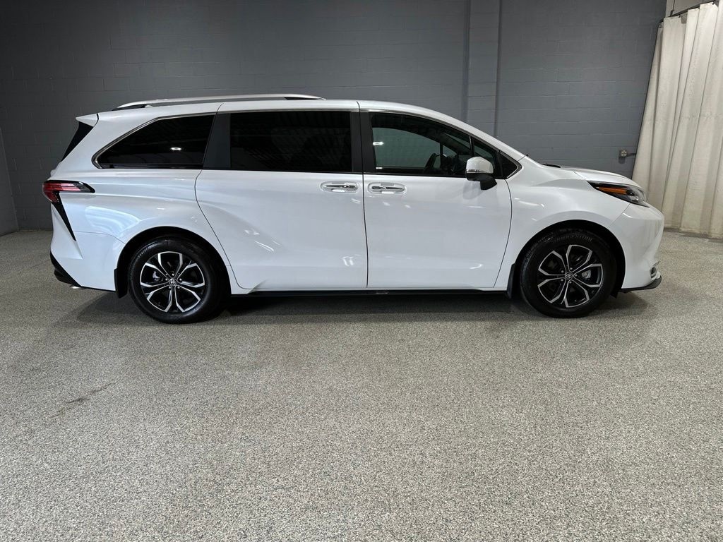 Used 2025 Toyota Sienna Platinum Minivan/Van
