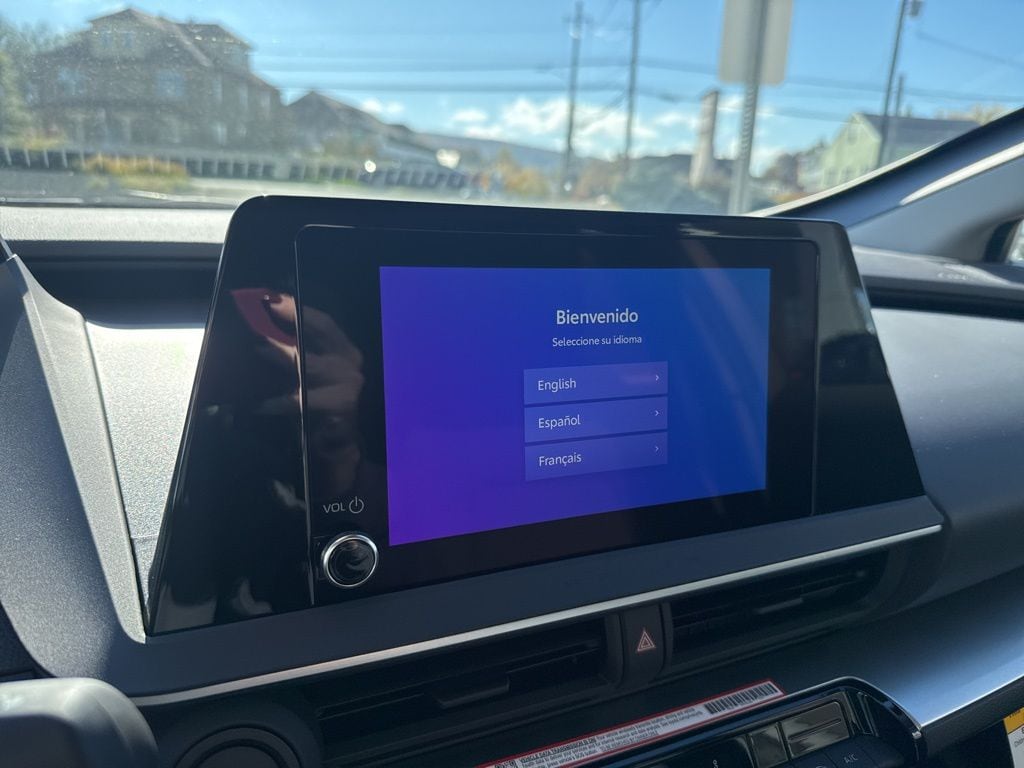 2026 Toyota Prius LE - Photo 10