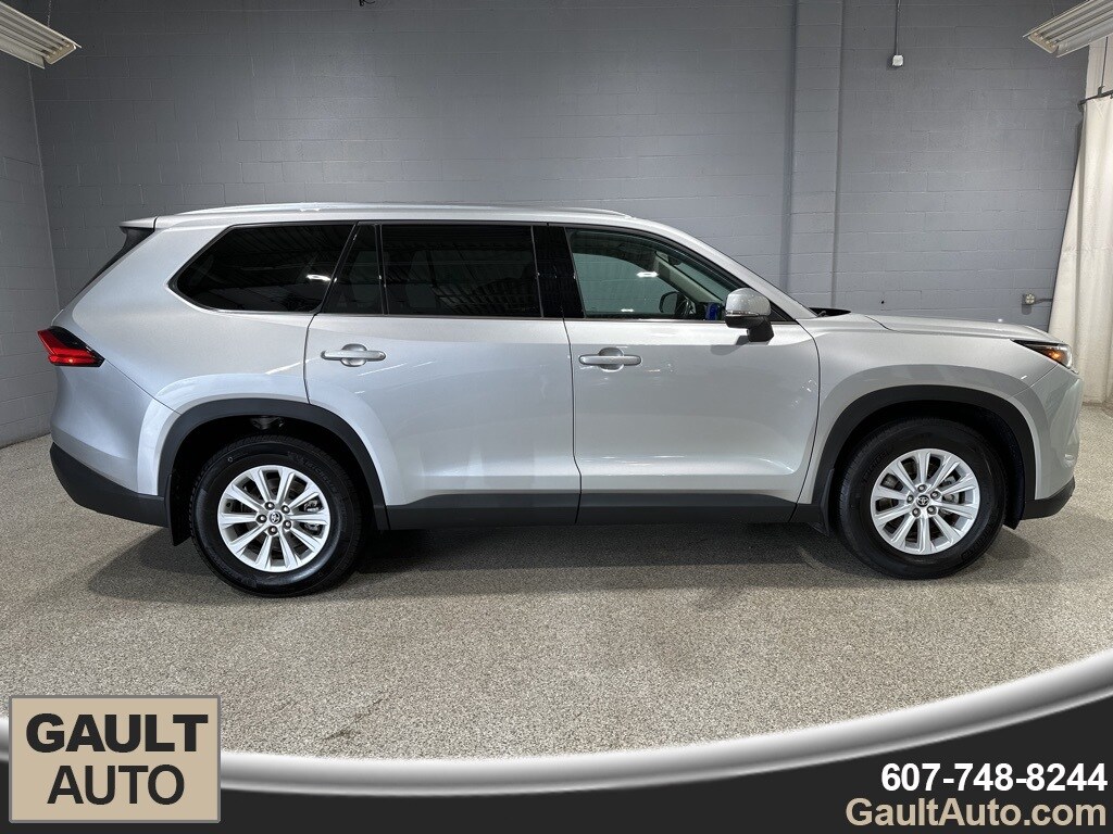 2024 Toyota Grand Highlander XLE photo 2