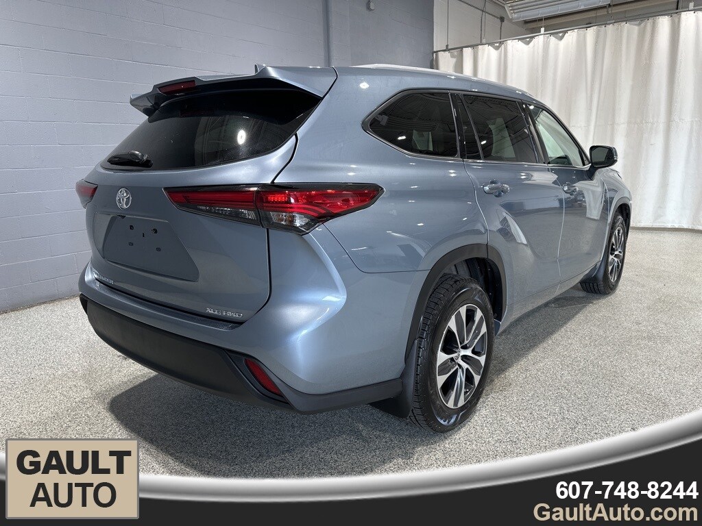 2022 Toyota Highlander XLE photo 3