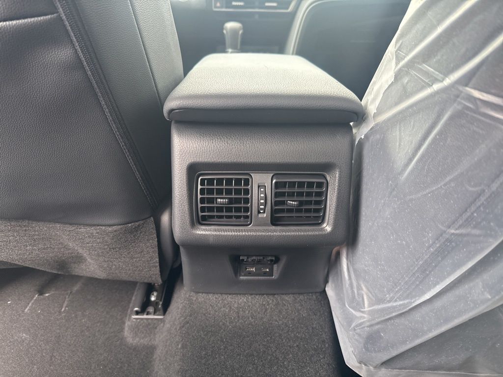 2026 Toyota Camry SE - Photo 14