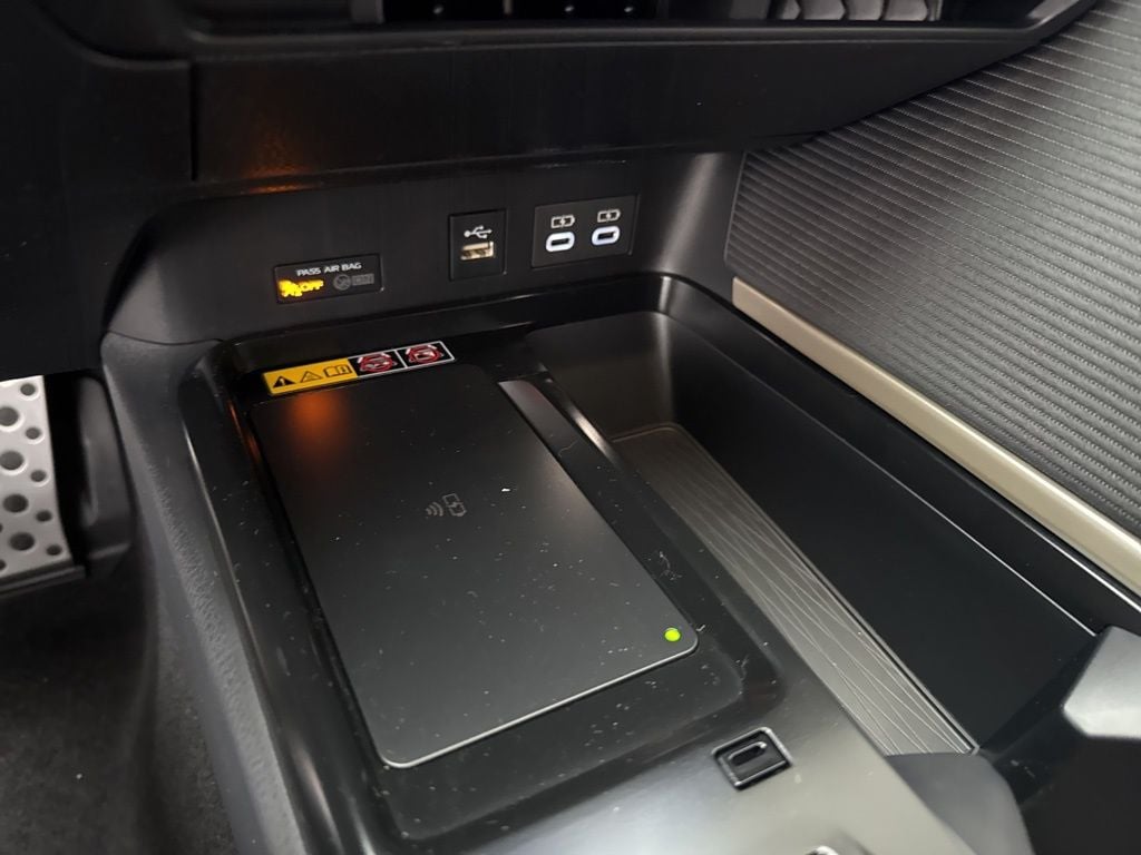 2026 Toyota Camry SE - Photo 13