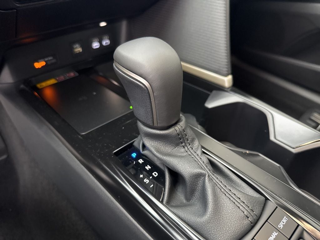 2026 Toyota Camry SE - Photo 12