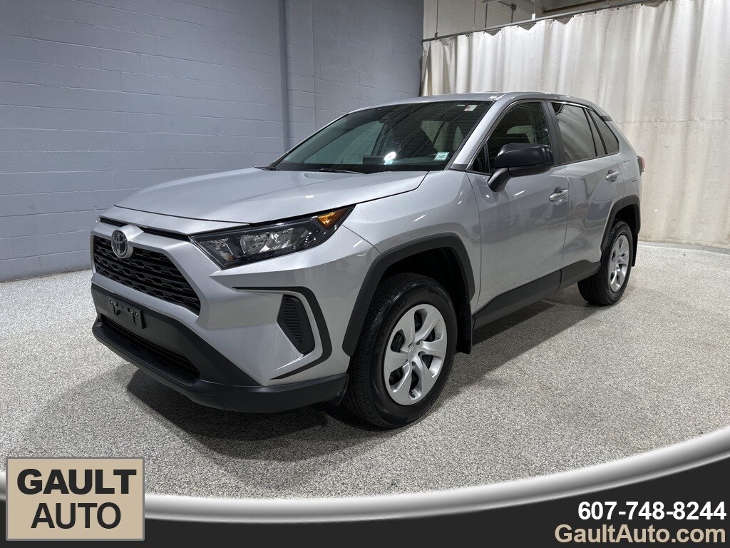 2022 Toyota RAV4 LE photo 3