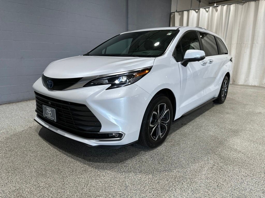 Used 2025 Toyota Sienna Platinum Minivan/Van