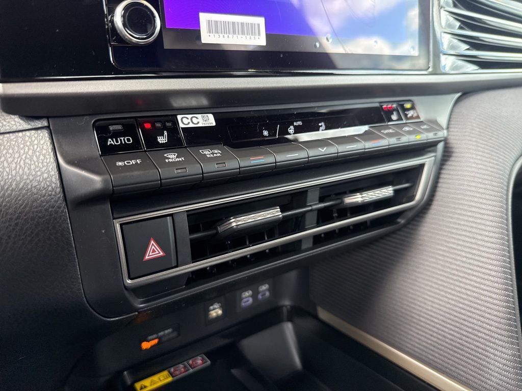 2026 Toyota Camry SE - Photo 11