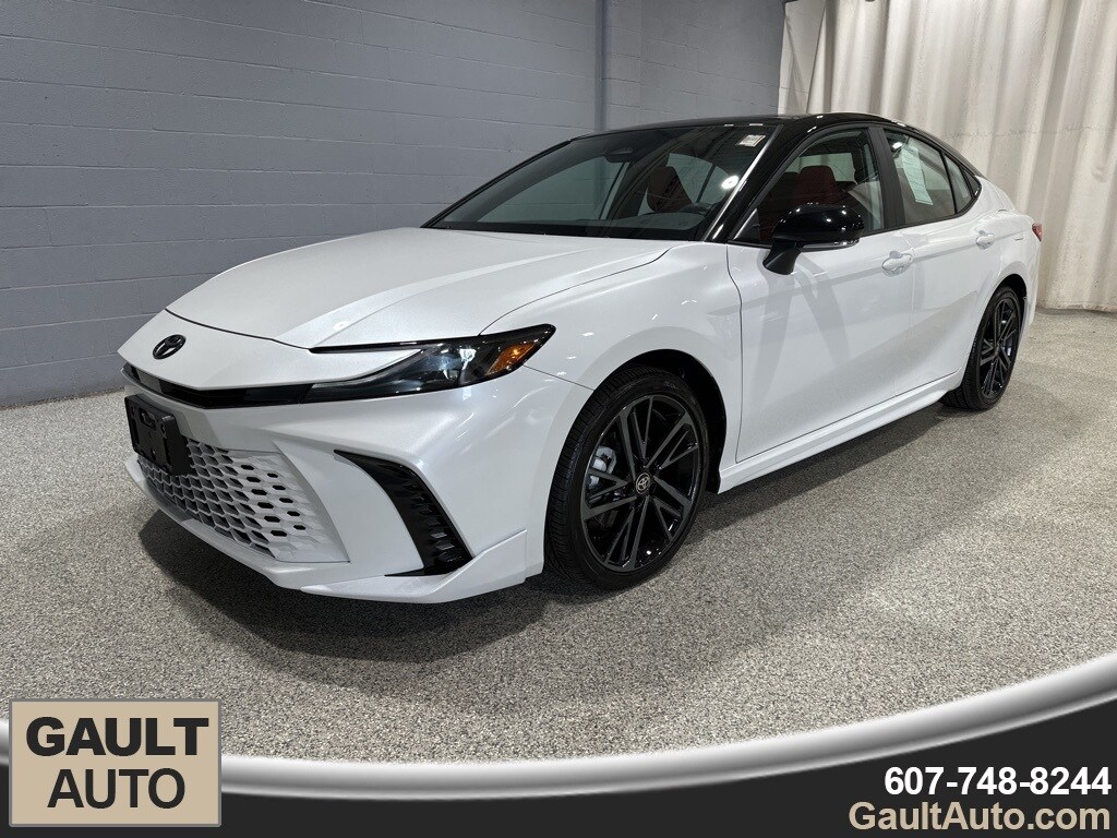 2025 Toyota Camry XSE photo 3