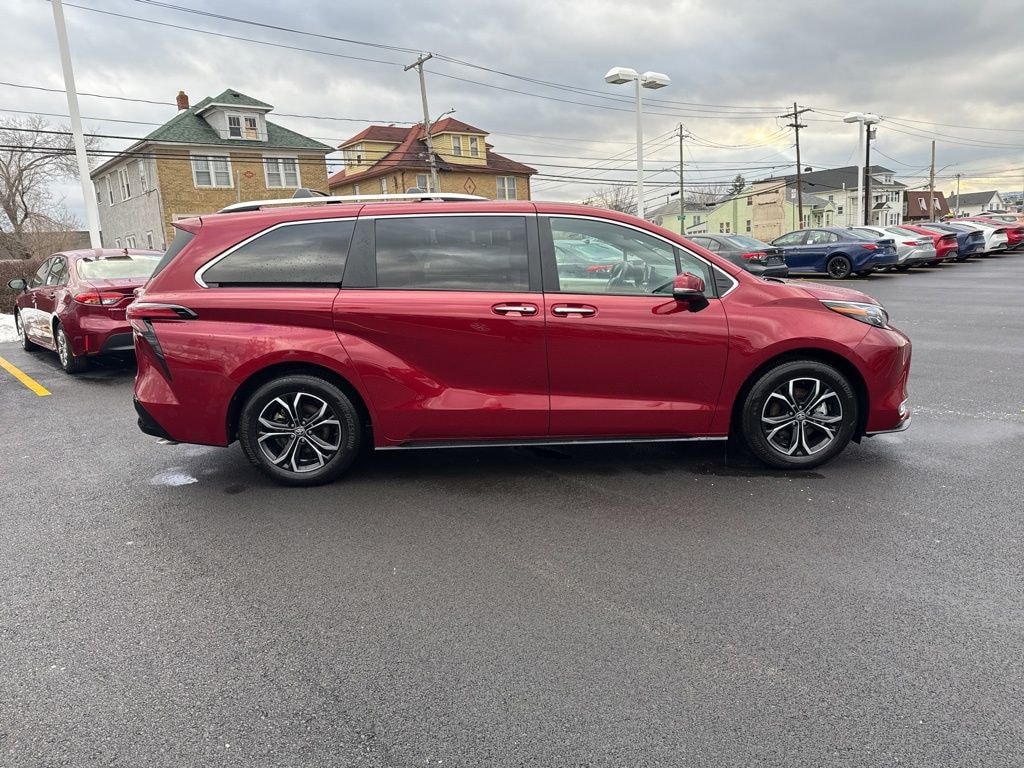 New 2025 Toyota Sienna Platinum Minivan/Van