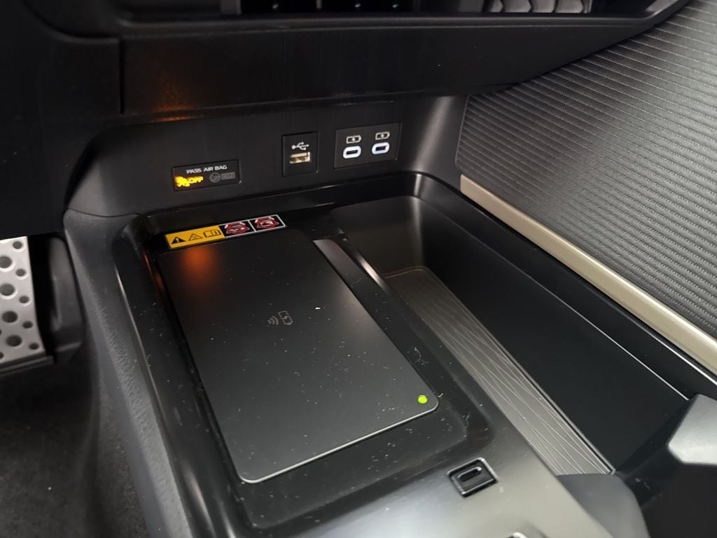 2026 Toyota Camry SE - Photo 13