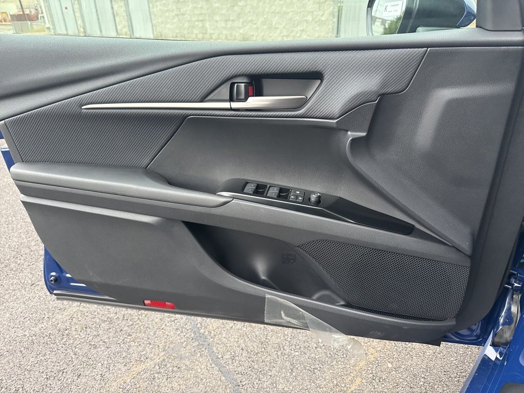 2026 Toyota Camry SE - Photo 6