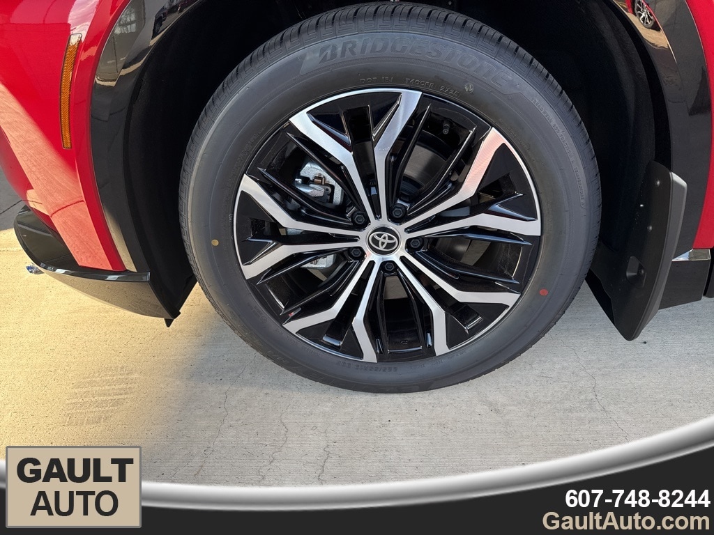 New 2025 Toyota Crown Signia XLE SUV