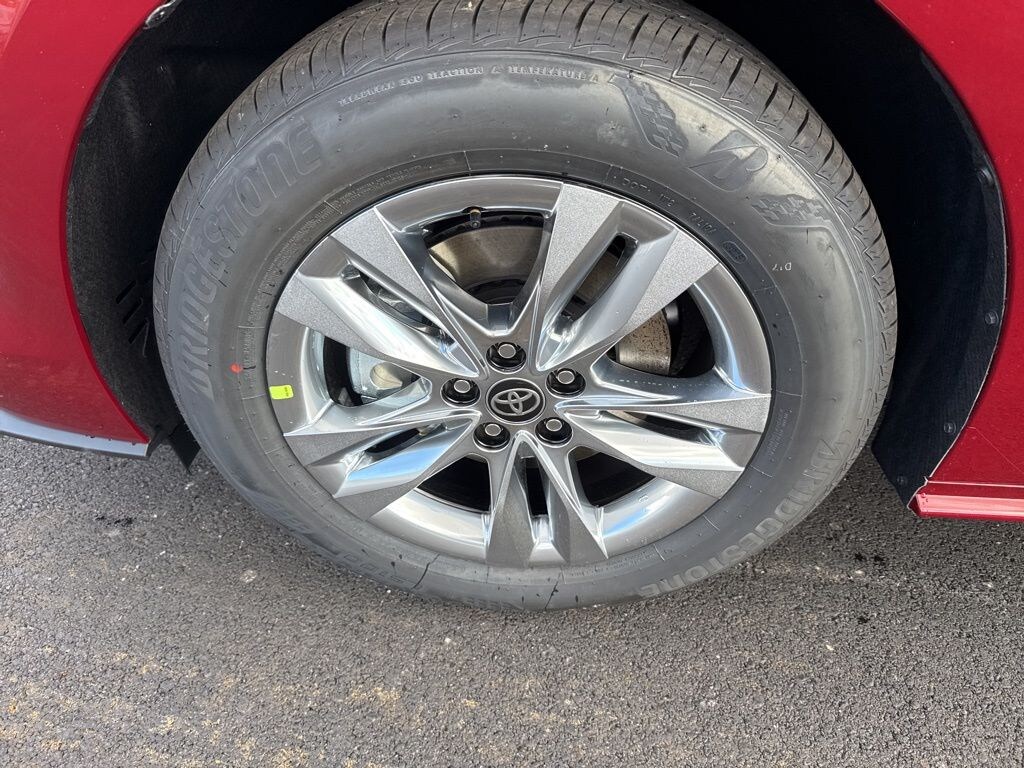 Used 2025 Toyota Sienna XLE Minivan/Van