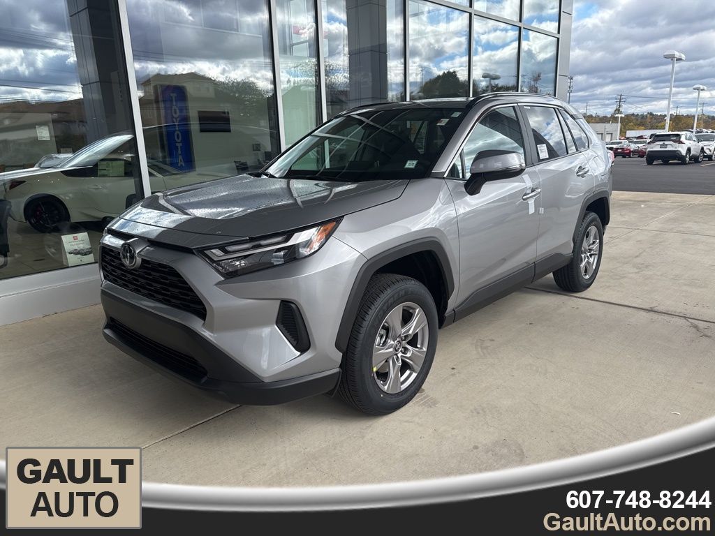2025 Toyota RAV4 XLE's photo