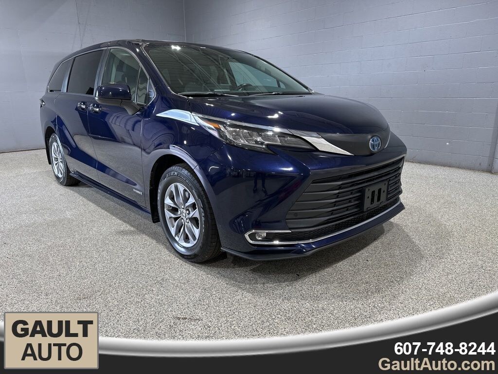 Used 2021 Toyota Sienna XLE Minivan/Van