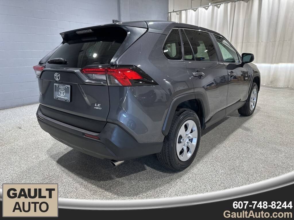 2023 Toyota RAV4 LE photo 3
