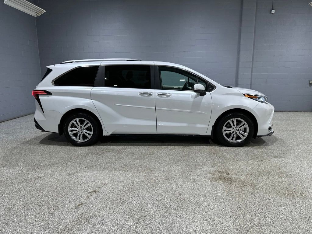 Used 2024 Toyota Sienna Platinum Minivan/Van