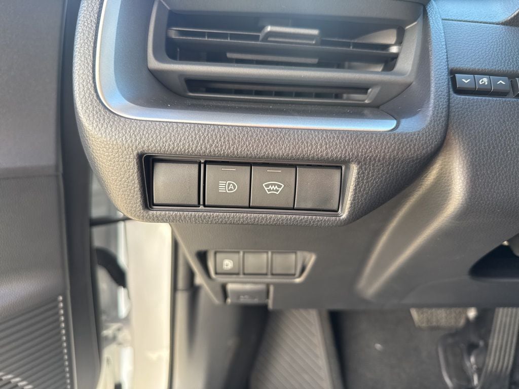 2026 Toyota Prius LE - Photo 7