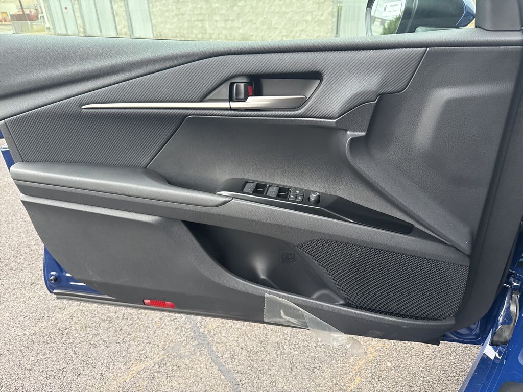 2026 Toyota Camry SE - Photo 6