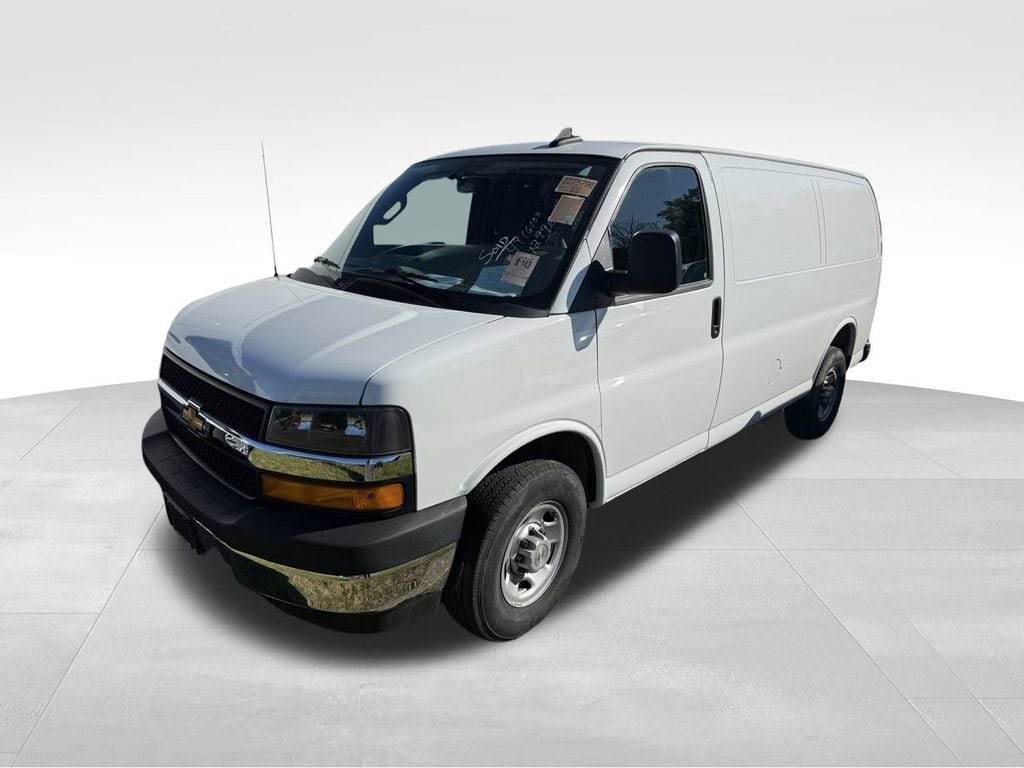 2025 Chevrolet Express 2500 Work Van HD's photo