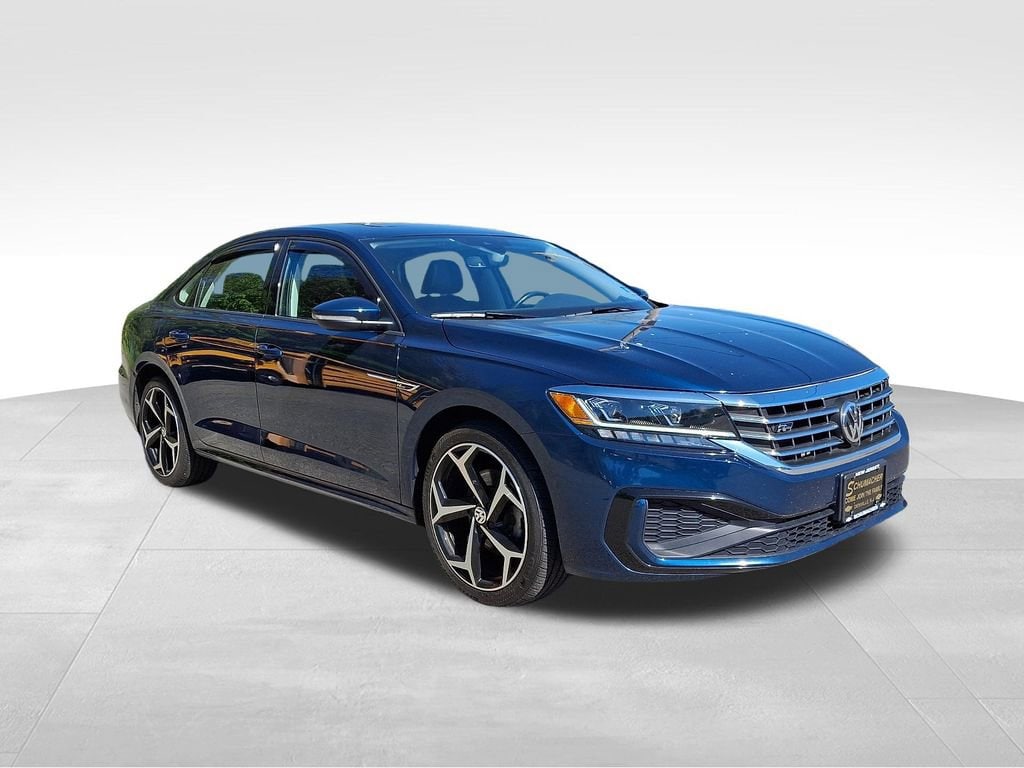 2020 Volkswagen Passat 2.0T R-Line Auto's photo