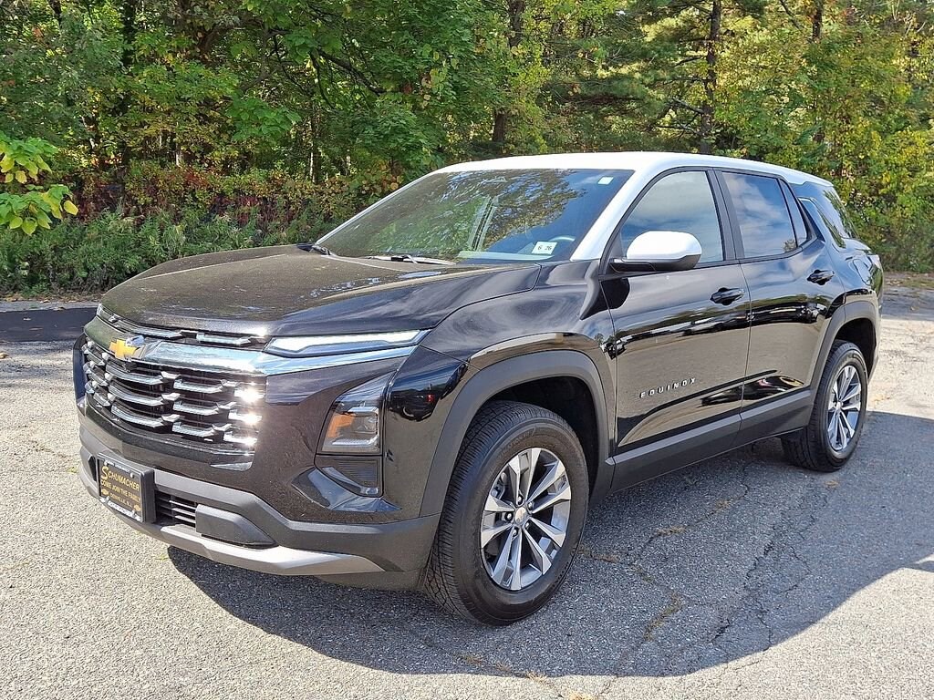 2026 Chevrolet Equinox LT photo 2