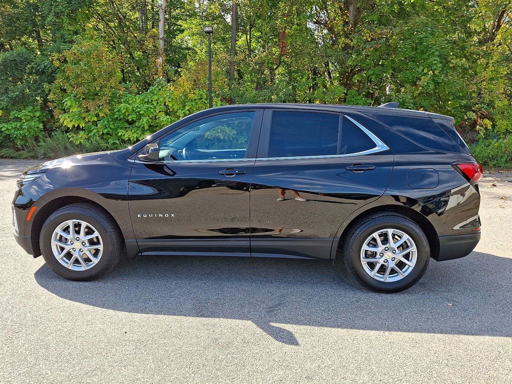 2022 Chevrolet Equinox LT photo 2