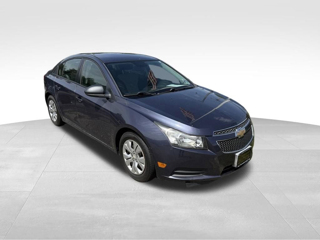 2013 Chevrolet Cruze LS Auto's photo