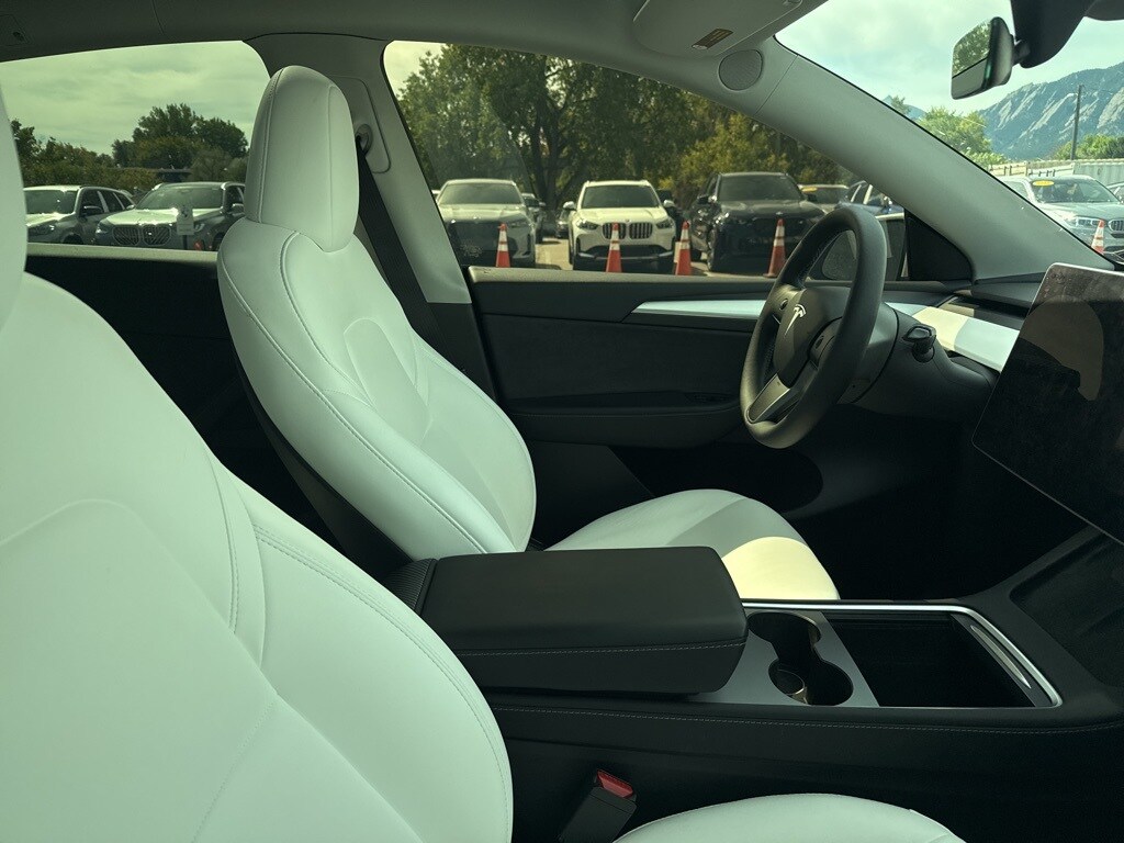 2024 Tesla Model Y Long Range photo 2