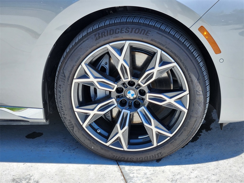 Image 9 of 2023 BMW i7 xDrive60 Sedan