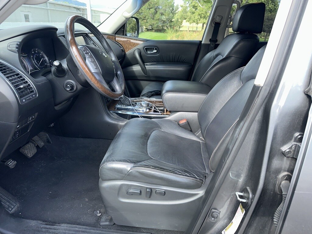 2016 Infiniti QX80 photo 2