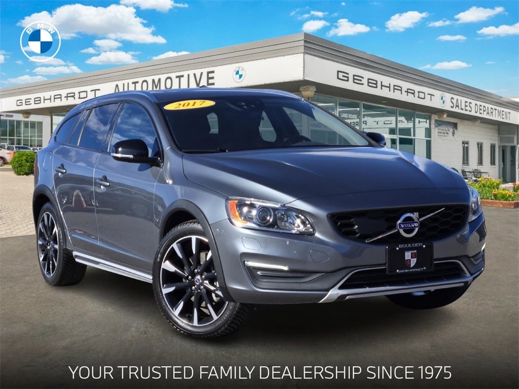 2017 Volvo V60 Platinum's photo