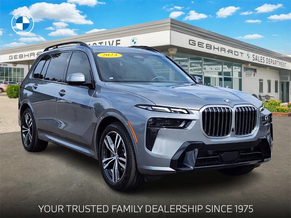 2023 BMW X7 40i's photo