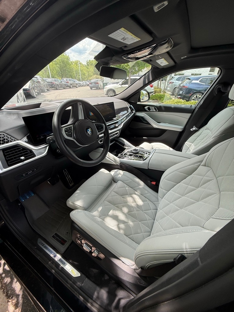 Image 2 of 2024 BMW X6 xDrive40i SUV