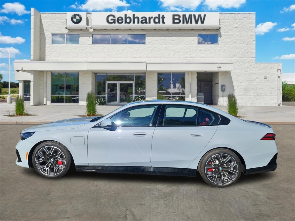 New 2026 BMW 5 Series 550e Sedan