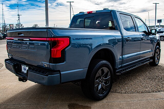 2023 Ford F-150 Lightning Lariat photo 4