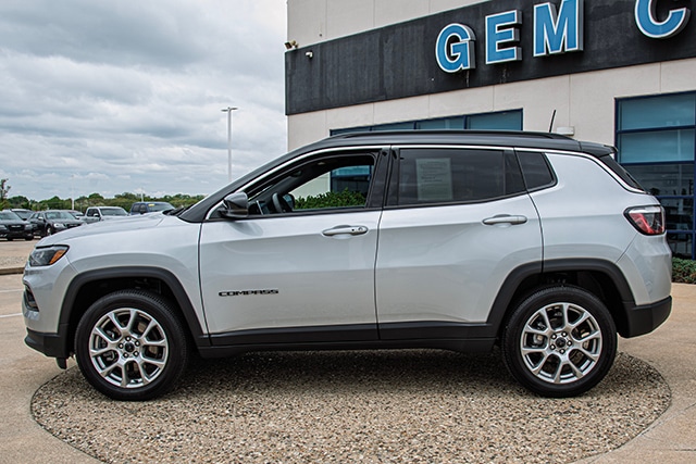 Used 2025 Jeep Compass Limited with VIN 3C4NJDCN3ST507787 for sale in Quincy, IL