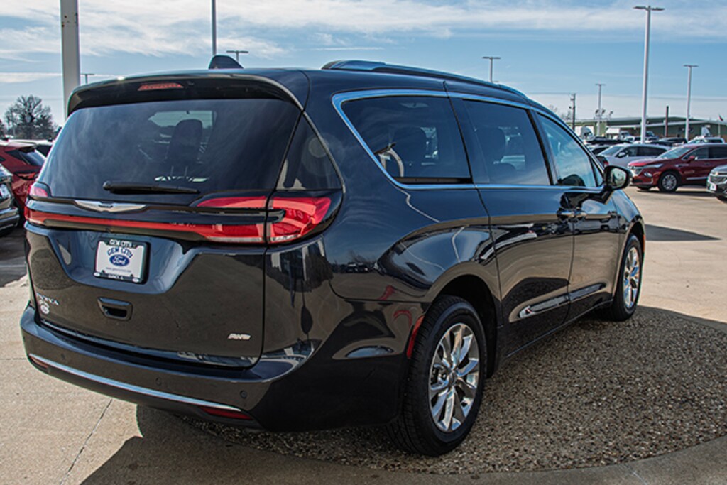 Used 2021 Chrysler Pacifica Touring L Minivan/Van