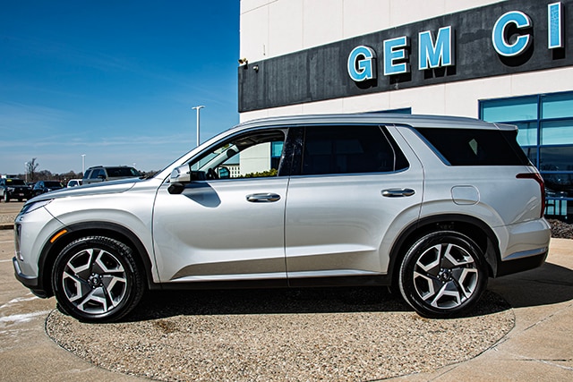 Used 2024 Hyundai Palisade SEL with VIN KM8R4DGE7RU697415 for sale in Quincy, IL