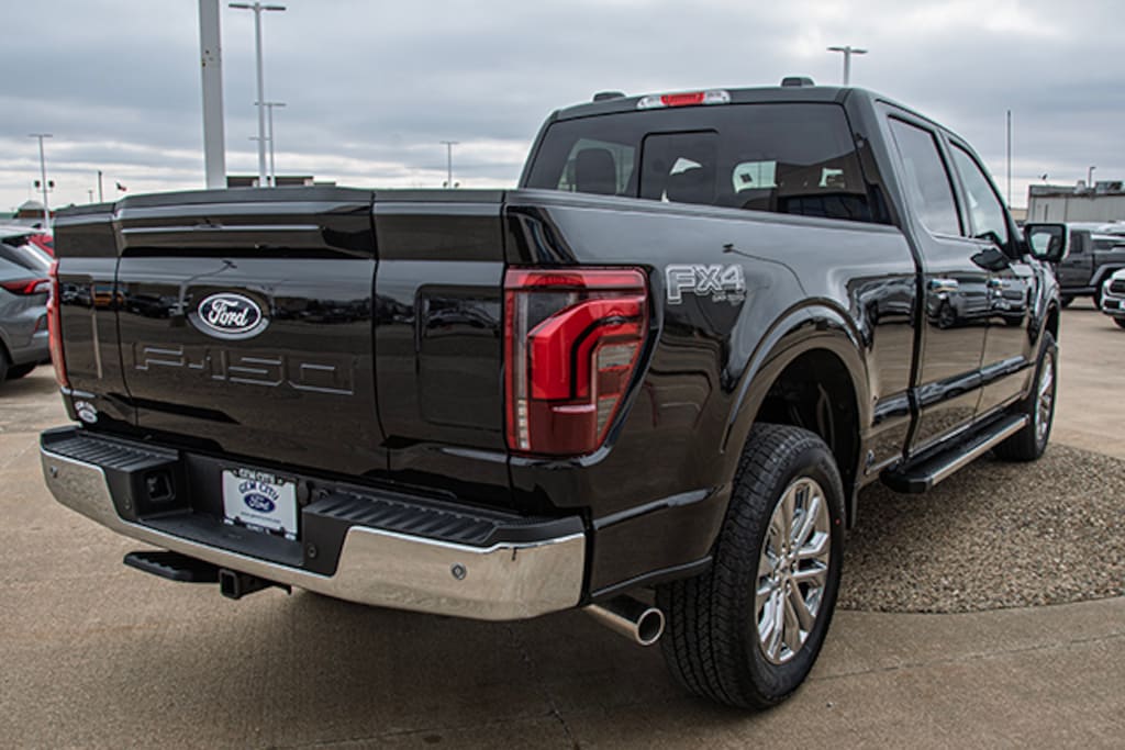 New 2025 Ford F-150 Lariat TRUCK
