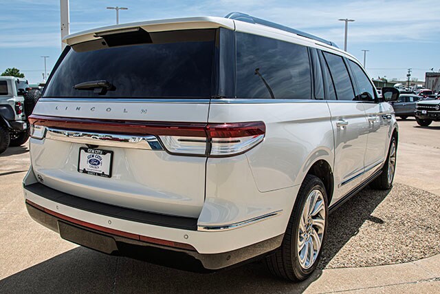 2024 Lincoln Navigator L Reserve photo 3